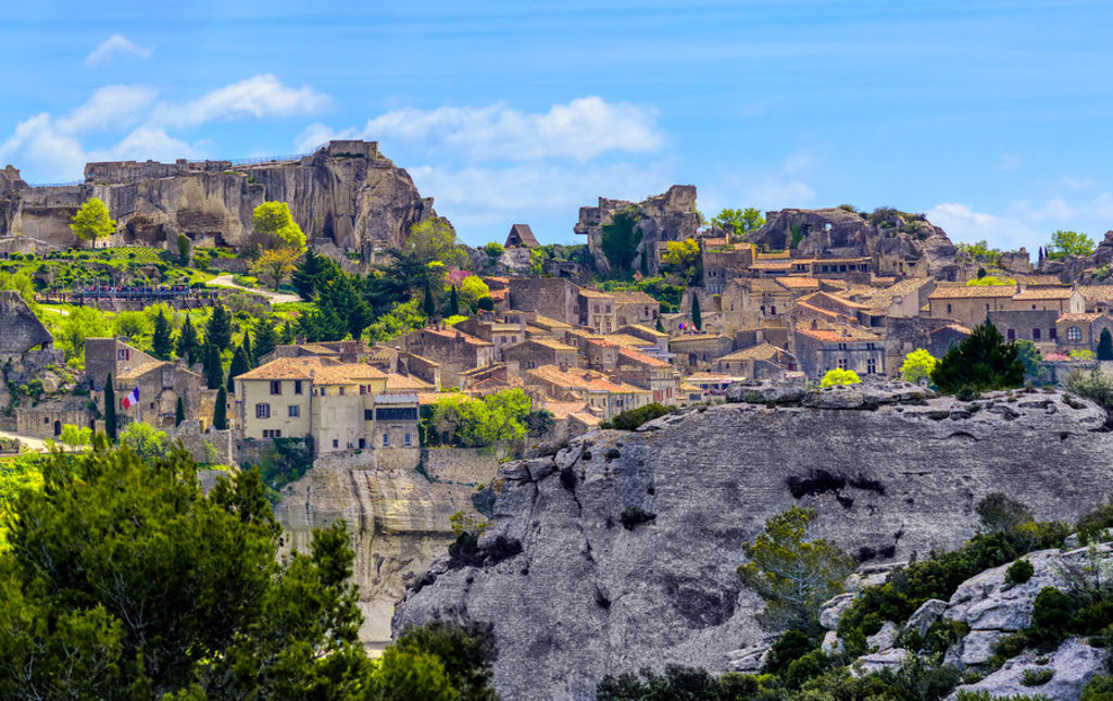 main_shutterstock_Les_Baux.jpg