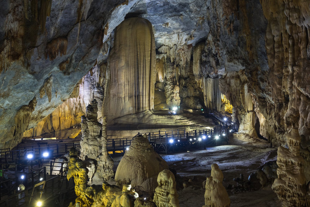 main_shutterstock_543179560_Phong_Nha.jpg