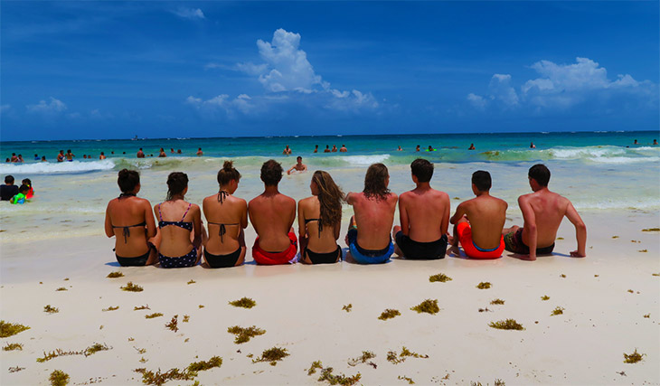 Samen tijd doorbrengen op het strand