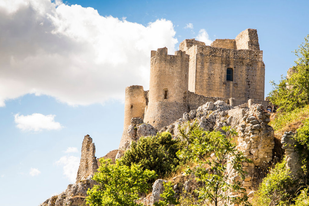 main_shutterstock_2011249229_Rocca_di_Calascio.jpg