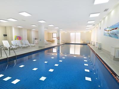 Ani Central Inn zwembad