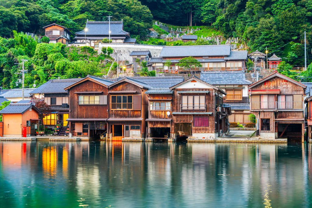 JLF - Kyoto Ine Bay historische funaya boothuizen - shutterstock_2689312063.jpg