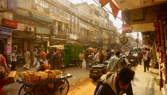 Een drukke straat in India Een drukke straat in India