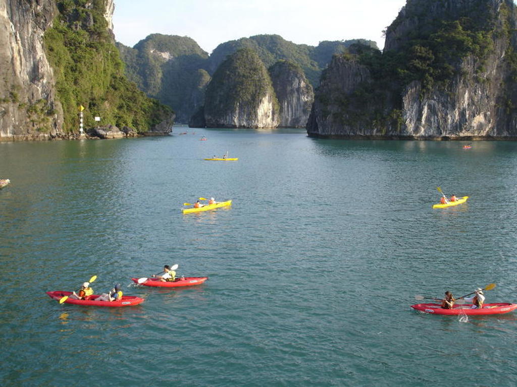 main_Vietnam_-_Halong_Bay__47_.jpeg