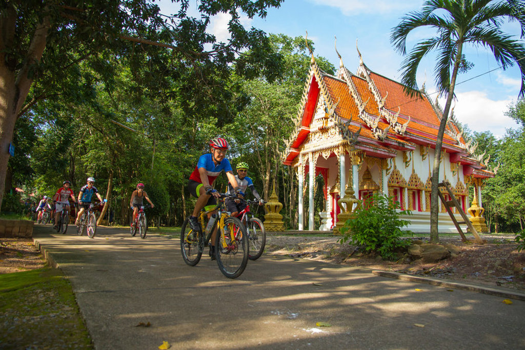 main_Intrepid-Travel-thailand_cycling_group_IMG_0230.jpg
