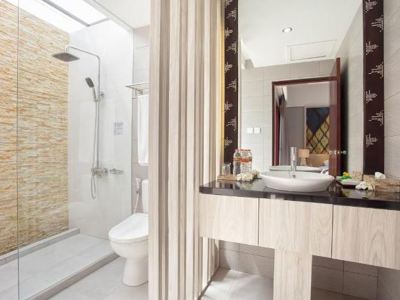 Aruna Senggigi Resort - Badkamer