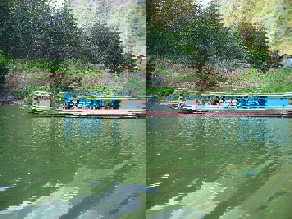 main_07-Onderweg-in-de-longtailboot.jfif