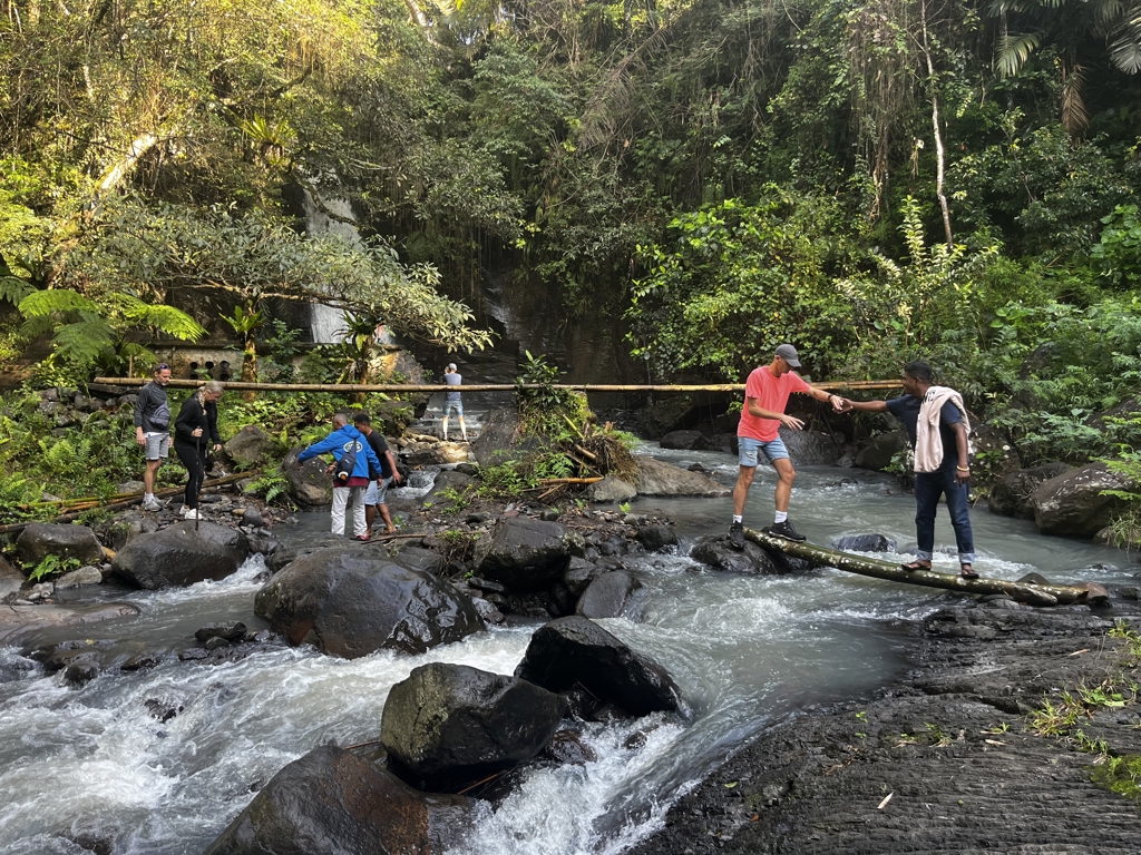 ISF_Wandeling naar Moni.jpg