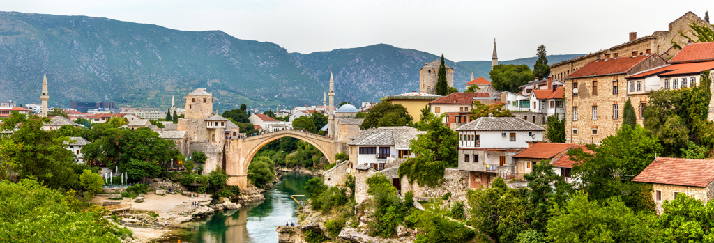 shutterstock_panorama_Mostar.jpg