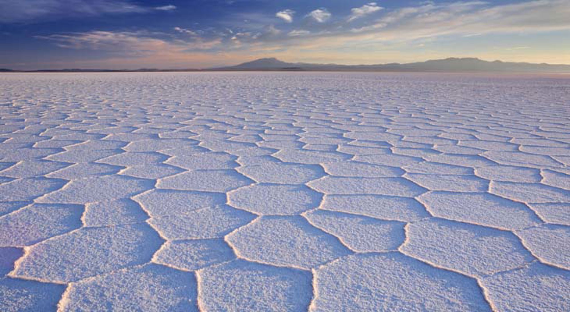 Zonsopgang Salar de Uyuni Groen gestreept patroon als placeholderafbeelding.