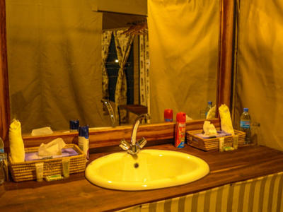 Osinon camp badkamer