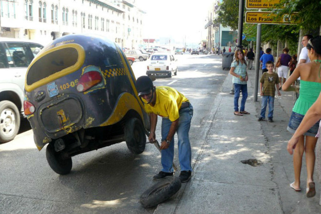 Cuba coco taxi