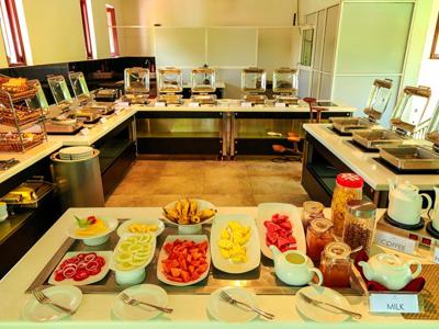 Oak Ray Elephant Lake Hotel