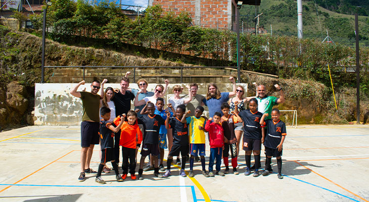 Sawadee reizigers bezoeken Stichting Children of Medellín Sawadee reizigers bezoeken Stichting Children of Medellín