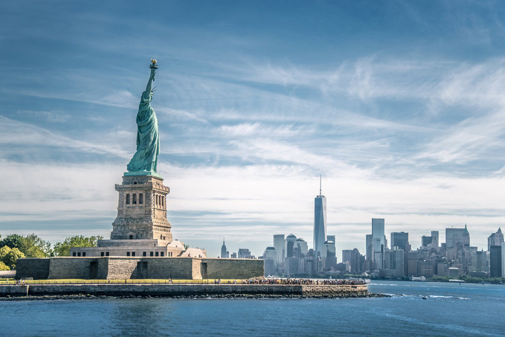 main_shutterstock_378601342_New_York_-_Statue_of_Liberty.jpg
