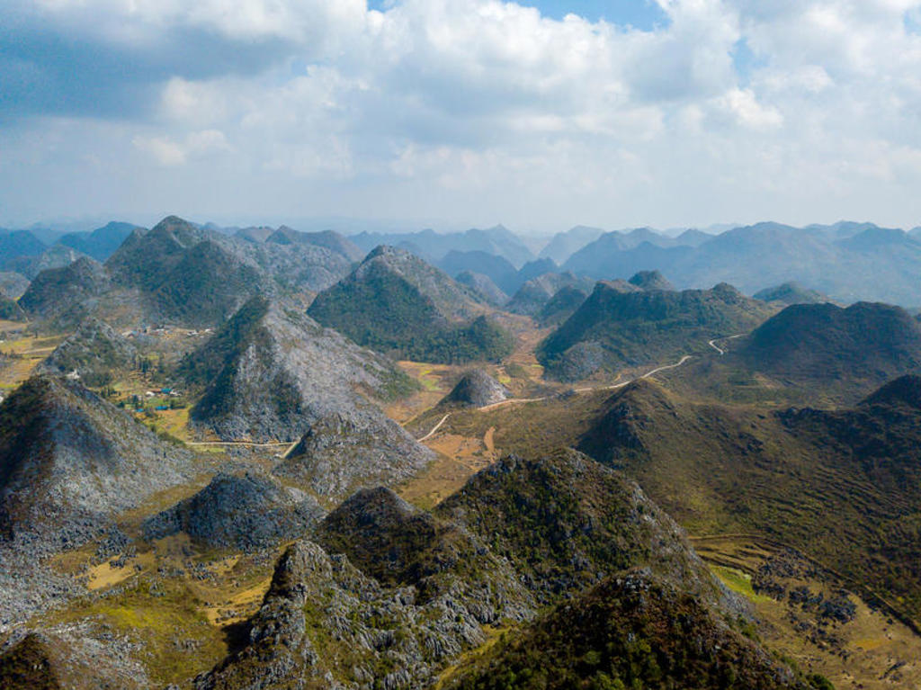 main_shutterstock_1045947310_Dong_Van_Karst_Plateau.jpg