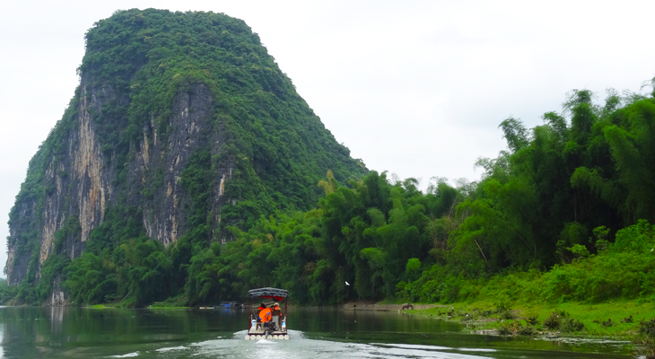 Bootje in Yangshuo National Park, China