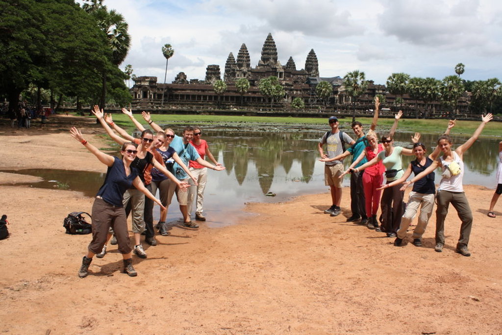 main_KH-2013-Carton-Stephanie-groepsfoto_voor_angkor_wat_-node_8435-submission_6761-Foto_3.jpg