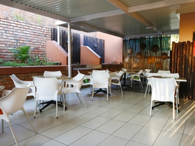 Elephant Lake Inn braai area