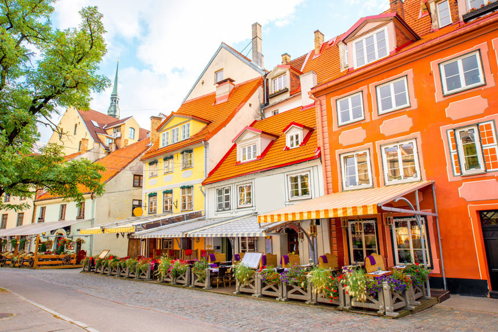 main_shutterstock_Letland_Riga_terras_pleintje.jpg
