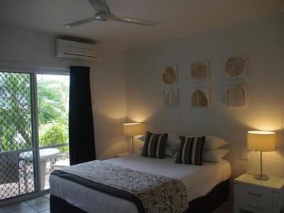 Colonial Palms Motor Inn