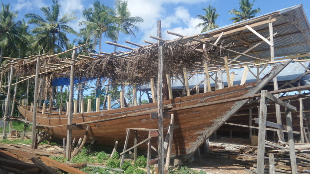 main_Indonesi__-_Sulawesi_-_Boat_Buiding_2.jpg