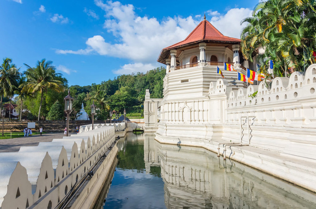 main_Tempel_van_de_tand_Kandy_shutterstock_376191190.jpg