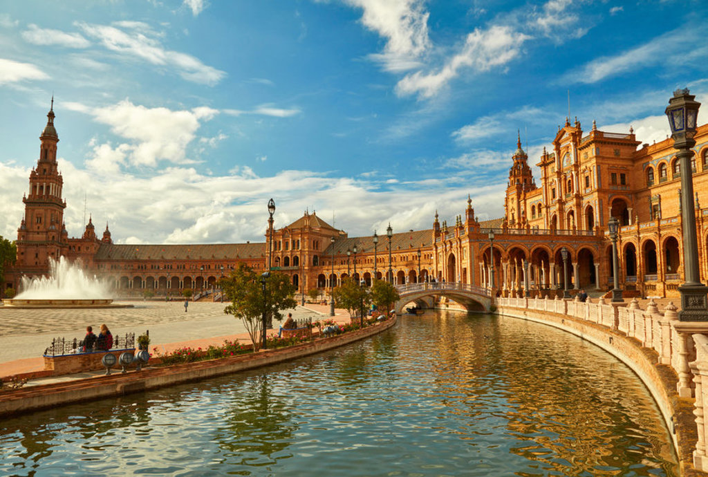 main_Plaza_de_Espana_Sevilla_shutterstock_432201088.jpg