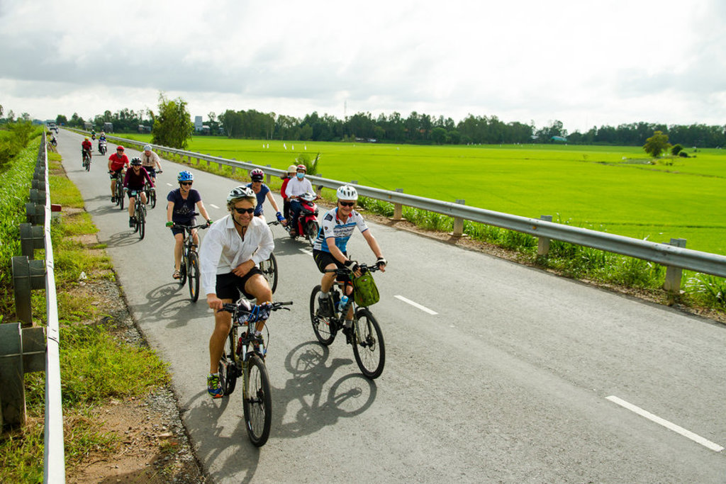 main_Intrepid-Travel-Thailand_cycling_group_IMG_5613.jpg