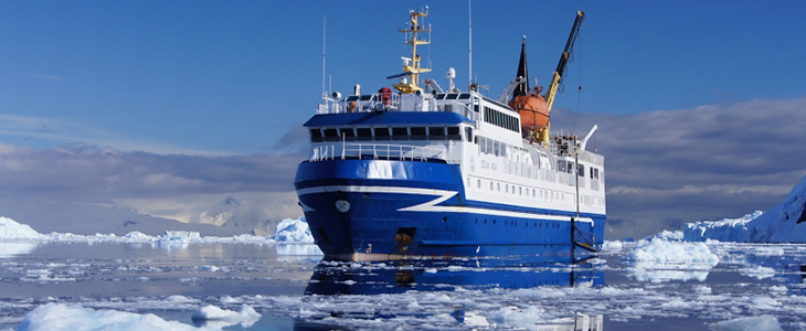 Schip richting Groenland en Spitsbergen Schip richting Groenland en Spitsbergen