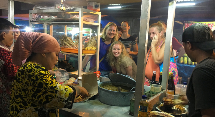 bij eetkraampje in azie op singlereis bij eetkraampje in azie op singlereis