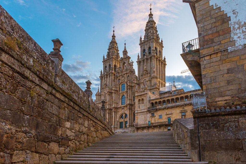main_Santiago_de_Compostela_Cathedral_shutterstock_1523460782.jpg