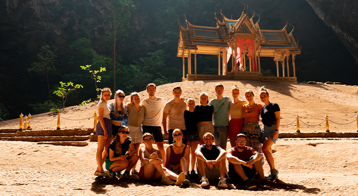 Phraya Nakhon grotten