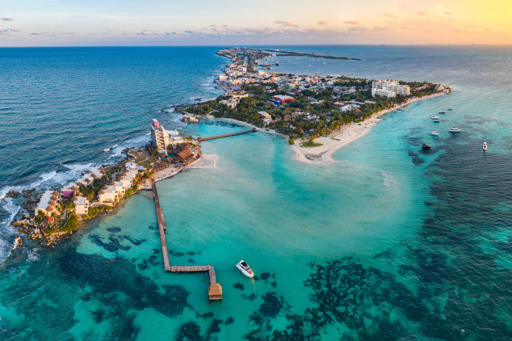 main_shutterstock_1833737605_Isla_Mujeres.jpg