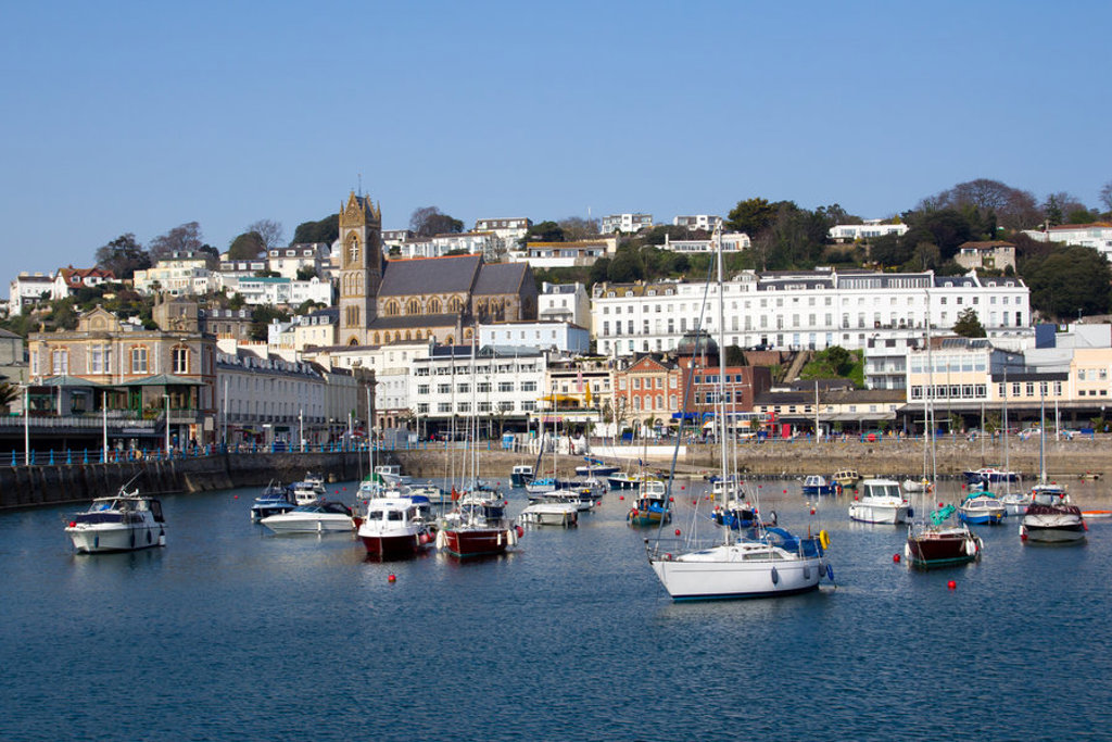 main_shutterstock_100593478_Torquay.jpg