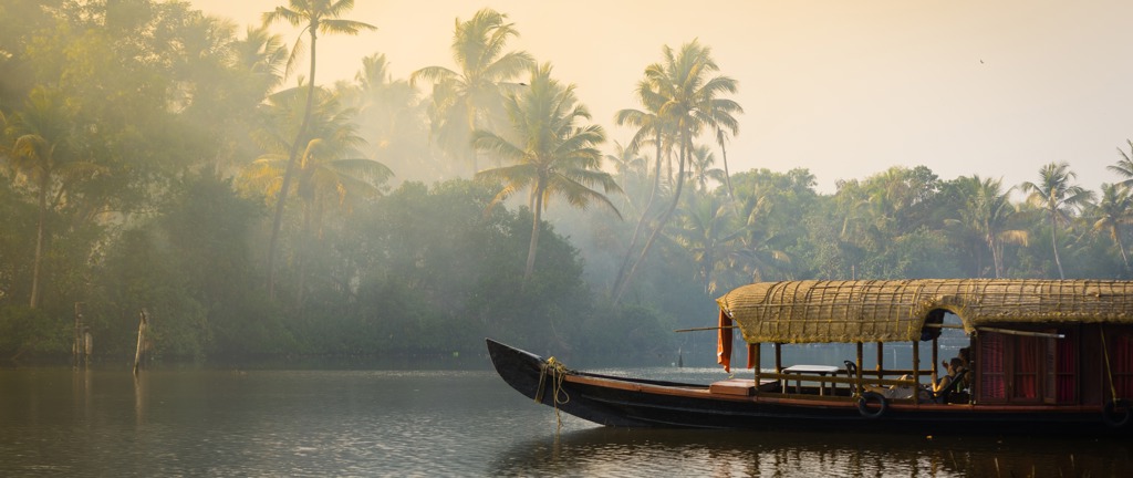 India_Kerala_backwaters_shutterstock_677104483__2_.jpg