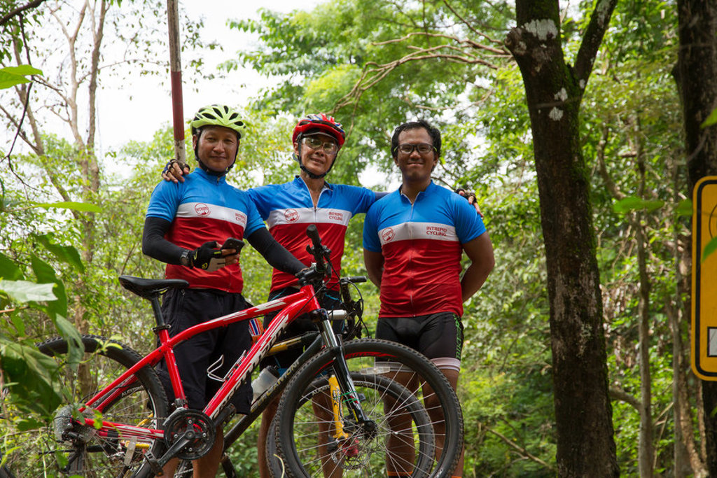 main_Intrepid-Travel-vietnam_thailand_cambodia_cycling_group_IMG_0819.jpg
